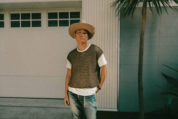  高校野球テーマソングを担当する平井大（ＡＢＣテレビ提供）