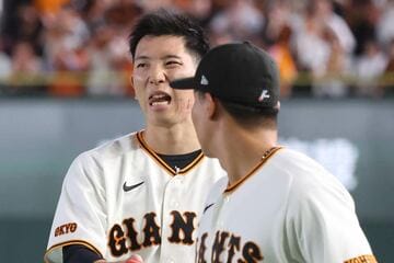 沈痛な表情を浮かべた戸郷翔征