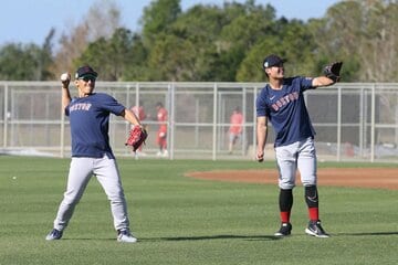 吉田正尚(左)とWBC台湾代表の張育成(カメラ・カルロス山崎)