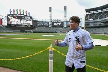 ホワイトソックスに入団する村上宗隆（ロイター）