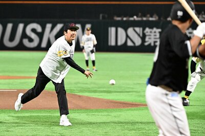 写真：【ソフトバンク】石橋貴明 マウンド上がらず敬意ある始球式