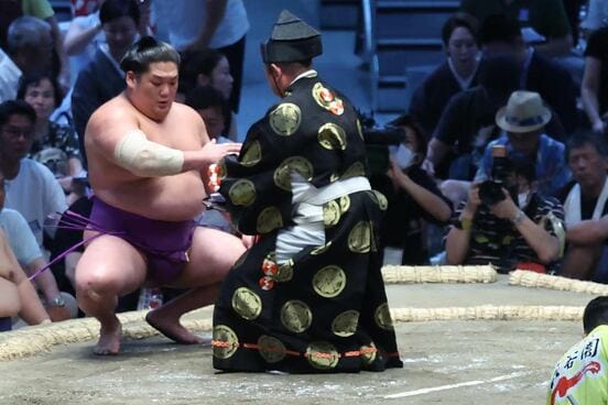 寄り切った尊富士
