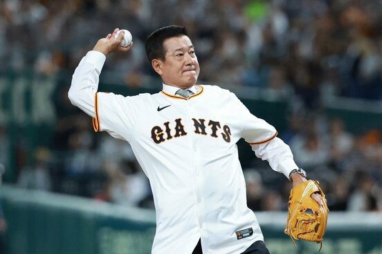 ファーストピッチを行った原辰徳氏