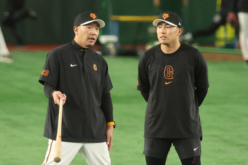 浅野翔吾に声をかける阿部慎之助監督