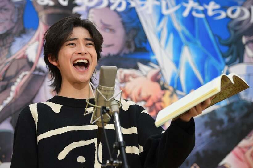 公開アフレコを行う高橋文哉