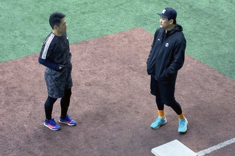 ジャイアンツ球場で練習した則本昂大（左）と田中将大