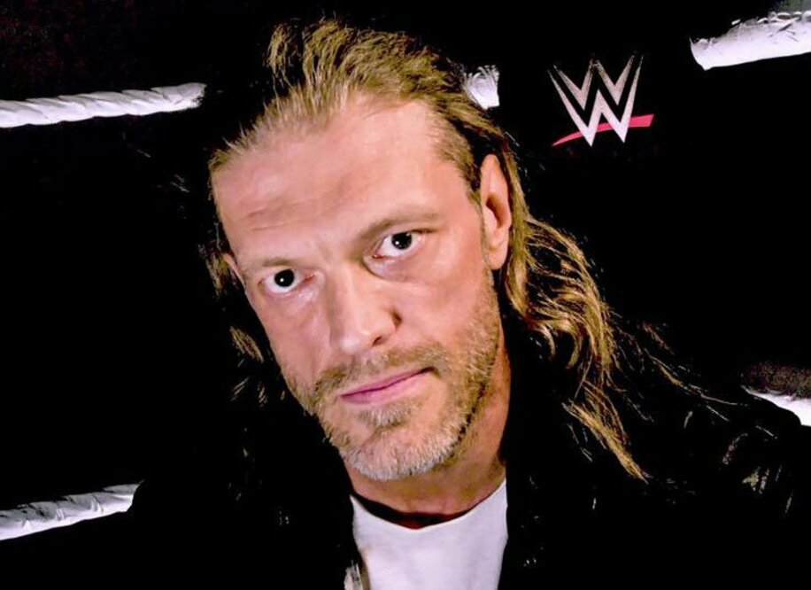  エッジは約７か月ぶりに登場。「ロイヤル・ランブル」での復活を宣言した(©2021-WWE,-Inc.-All-Rights-Reserved.)