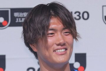 小川航基