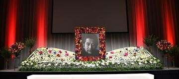 台本をイメージした古谷一行さんの祭壇