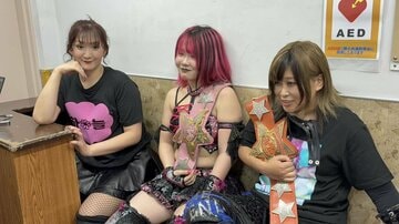 メモリアルマッチに出場した（左から）VENY、吏南、小波
