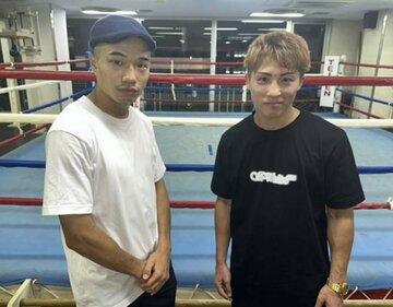 帝拳ジムで増田陸(左)らとスパーを行った井上尚弥（大橋ジム提供）