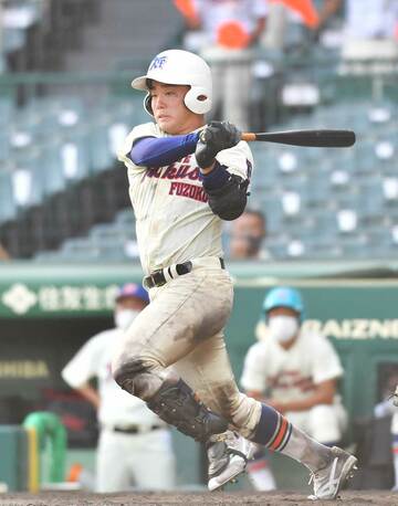  延長１０回、逆転サヨナラ打を放った神戸国際大付・西川