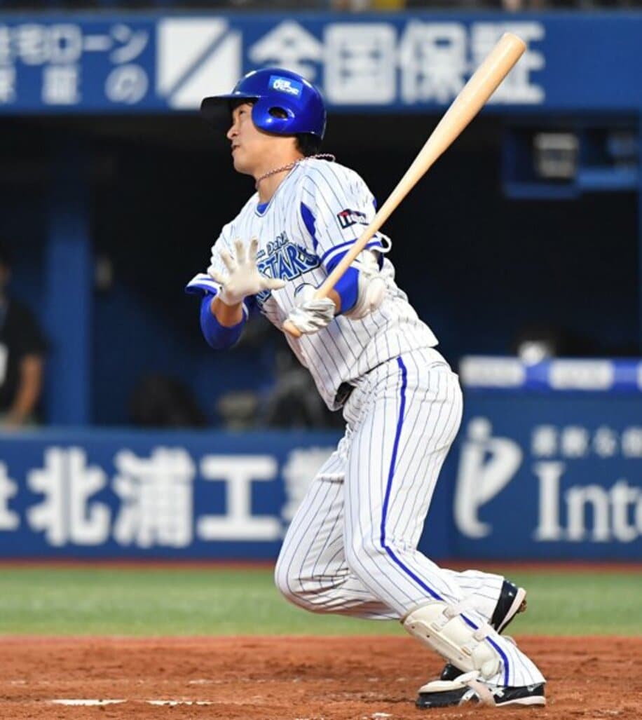  中日・松葉から初回に今季１号本塁打を放ったＤｅＮＡ・中井