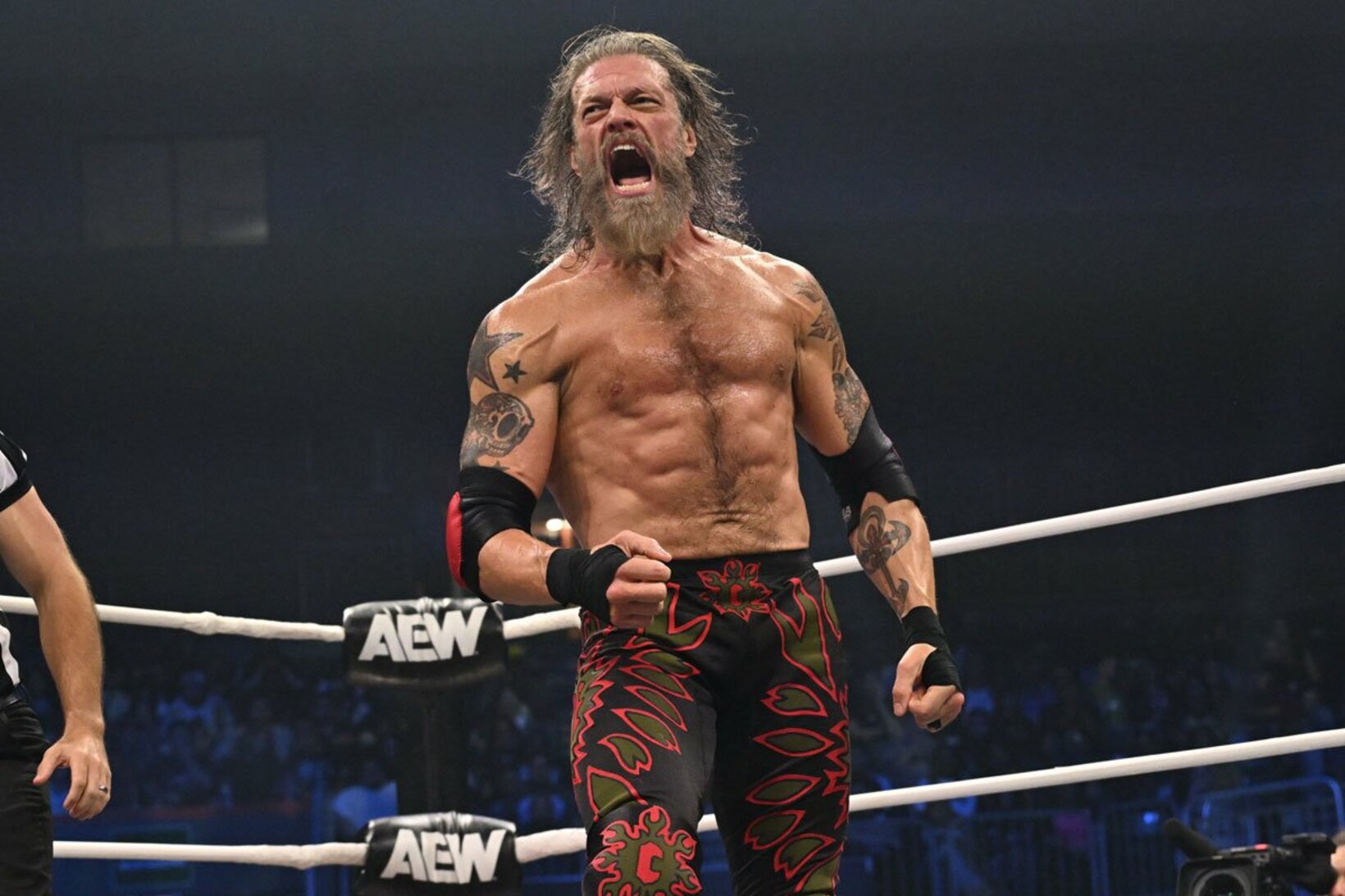 オカダと敵対する元WWEエッジのアダム・コープランド ©All Elite Wrestling