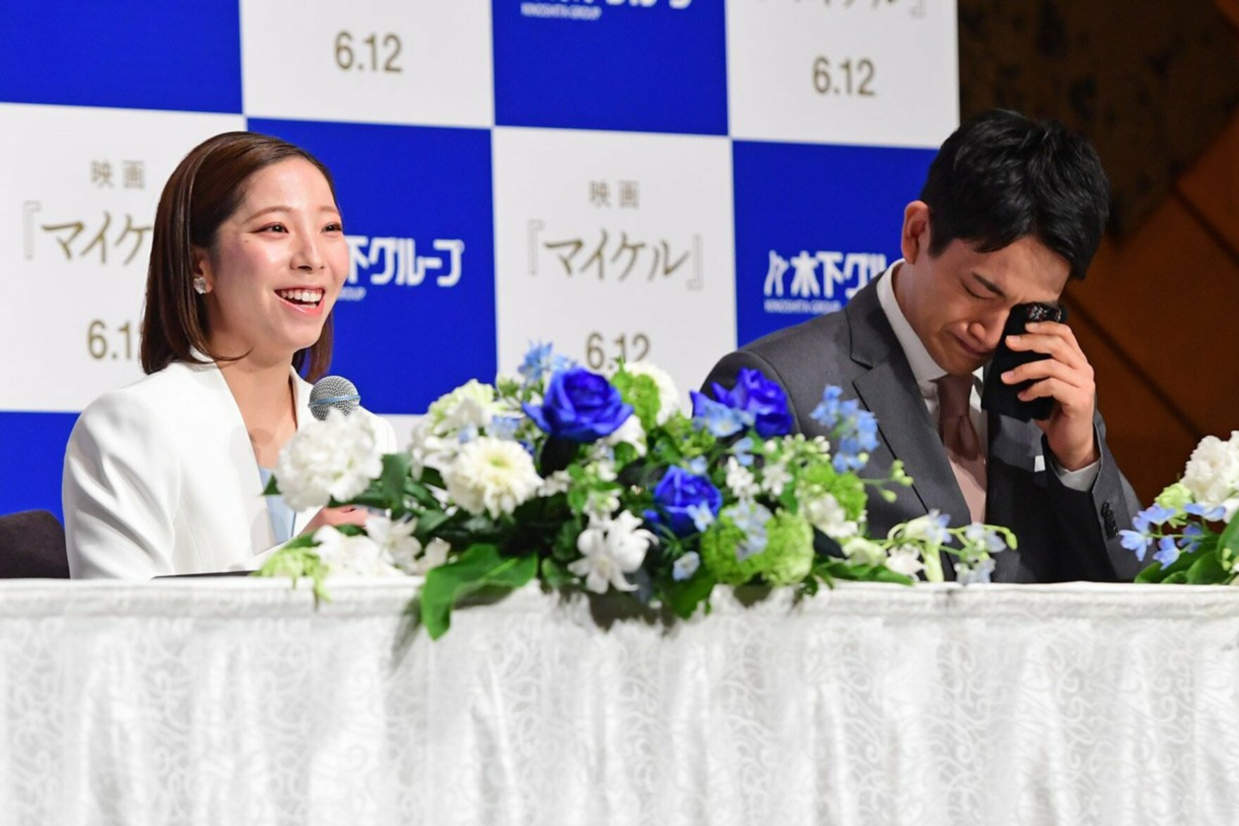 現役引退発表会見を行った三浦璃来(左）と木原龍一