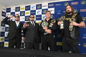 世界タッグ王者の綾部蓮、タロース組(右)が斉藤ブラザーズを迎え撃つ