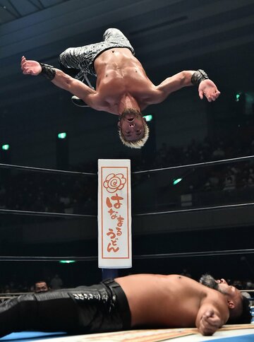  今年はSANADA(上)が好発進だ