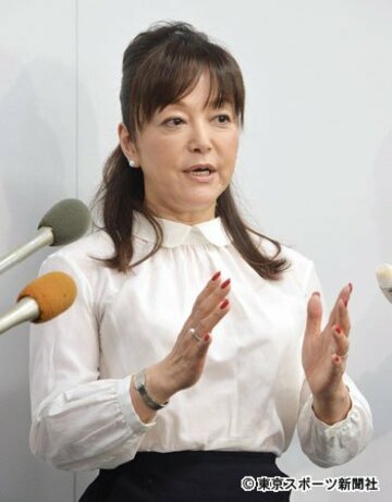  会見を行い西城さんへの思いを語った岩崎