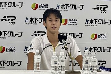 試合後、会見に臨む坂本怜