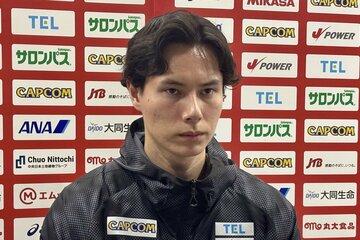 取材に応じる高橋藍