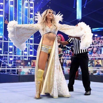  女王様シャーロット・フレアーは新型コロナウイルス検査の結果、陽性反応が出たことを公表した(©2021 WWE, Inc. All Rights Reserved.)