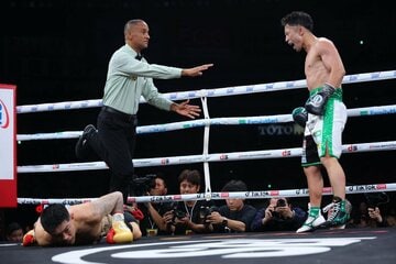 リングを舐めるほどのダウンを喫した井岡一翔