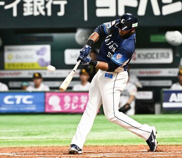 ４回に逆転２ランを放った西武・コルデロ