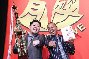 優勝したセンチネルの齋藤大誠(左)とトミサット