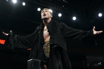 入場するオカダ・カズチカ　©All Elite Wrestling
