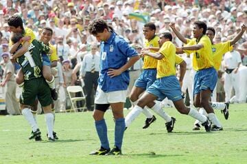 W杯決勝でPKを外したロベルト・バッジョ（1994年7月17日、ロイター）