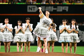 セレモニアルピッチを行ったＨＫＴ４８・市村愛里