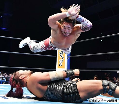 新日本】棚橋が執念で2敗死守 ハイフライフローでEVIL下す | 東