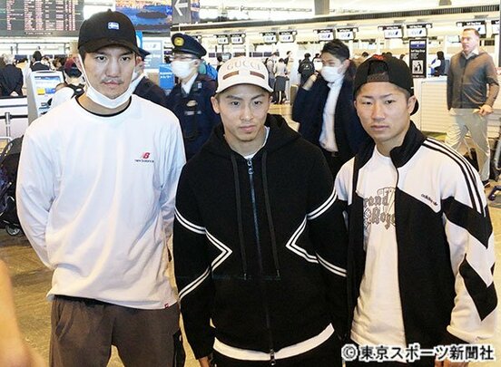  弟・拓真（右）、いとこの浩樹（左）とともにグアムに出発した井上尚弥