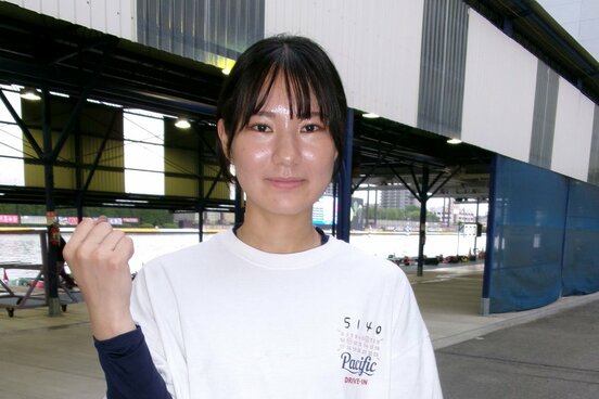ガッツポーズの吉田彩乃