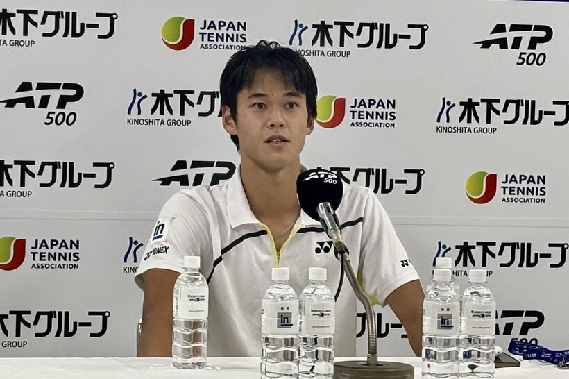 試合後、会見に臨む坂本怜