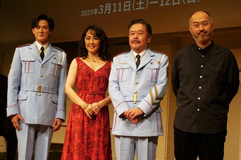 登壇した森新太郎氏、風間杜夫、濱田めぐみ、新納慎也（右から）