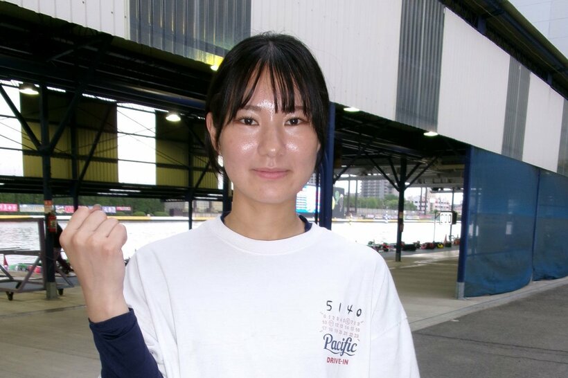 ガッツポーズの吉田彩乃
