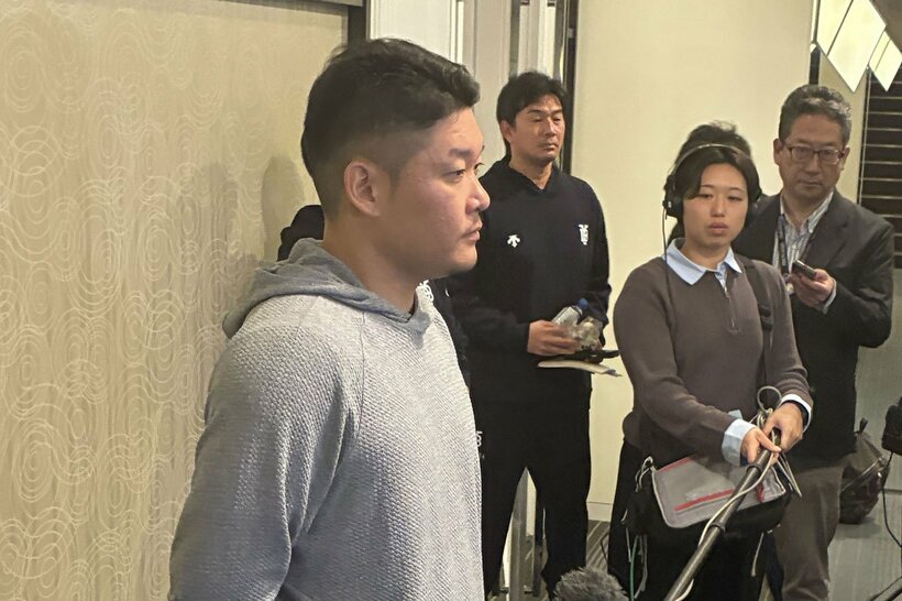 全体ミーティング終了後、取材に応対したDeNA・筒香嘉智