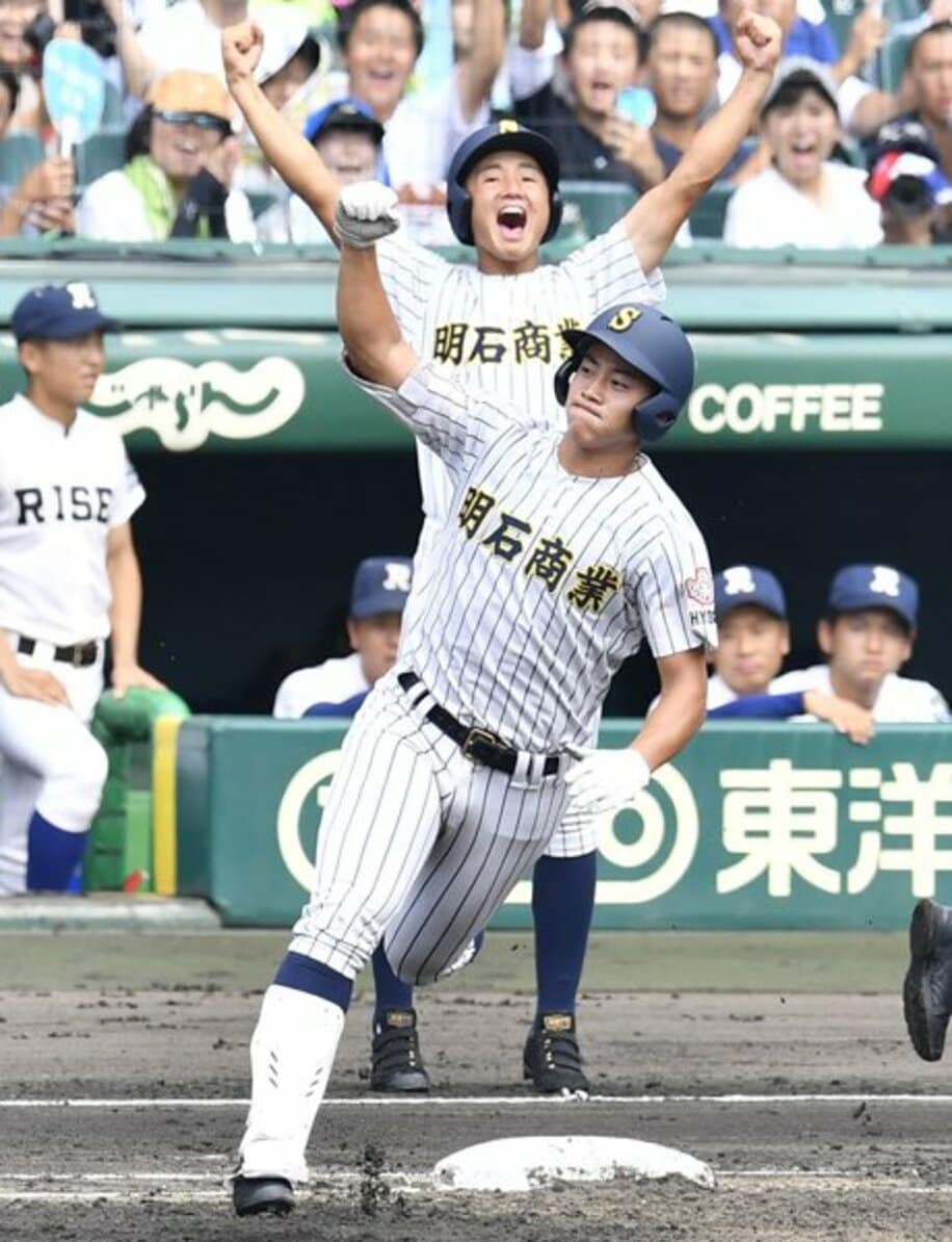  プロ注目の明石商・来田涼斗主将は昨夏の履正社(大阪)との対戦で本塁打を放った