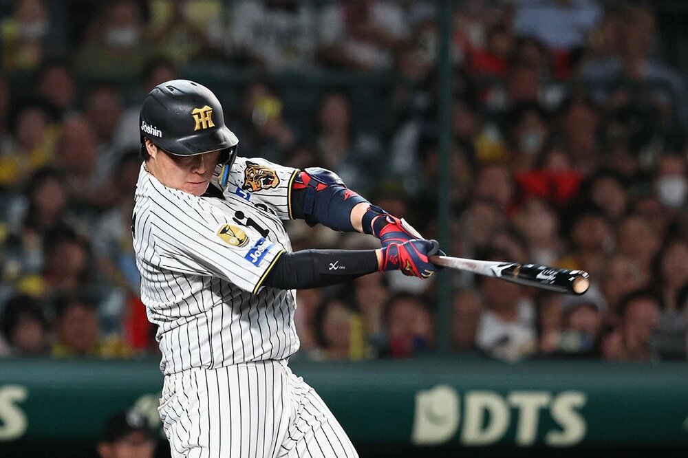 9回、阪神は大山悠輔の適時打で同点に追いついた