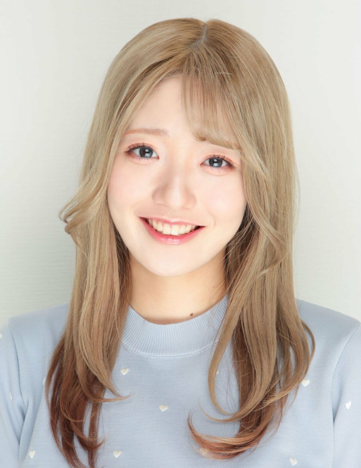 4人組「ミニワチャ」水野Reta 雑誌表紙で注目度UP！写真集「挑戦してみたい」 | 東スポWEB