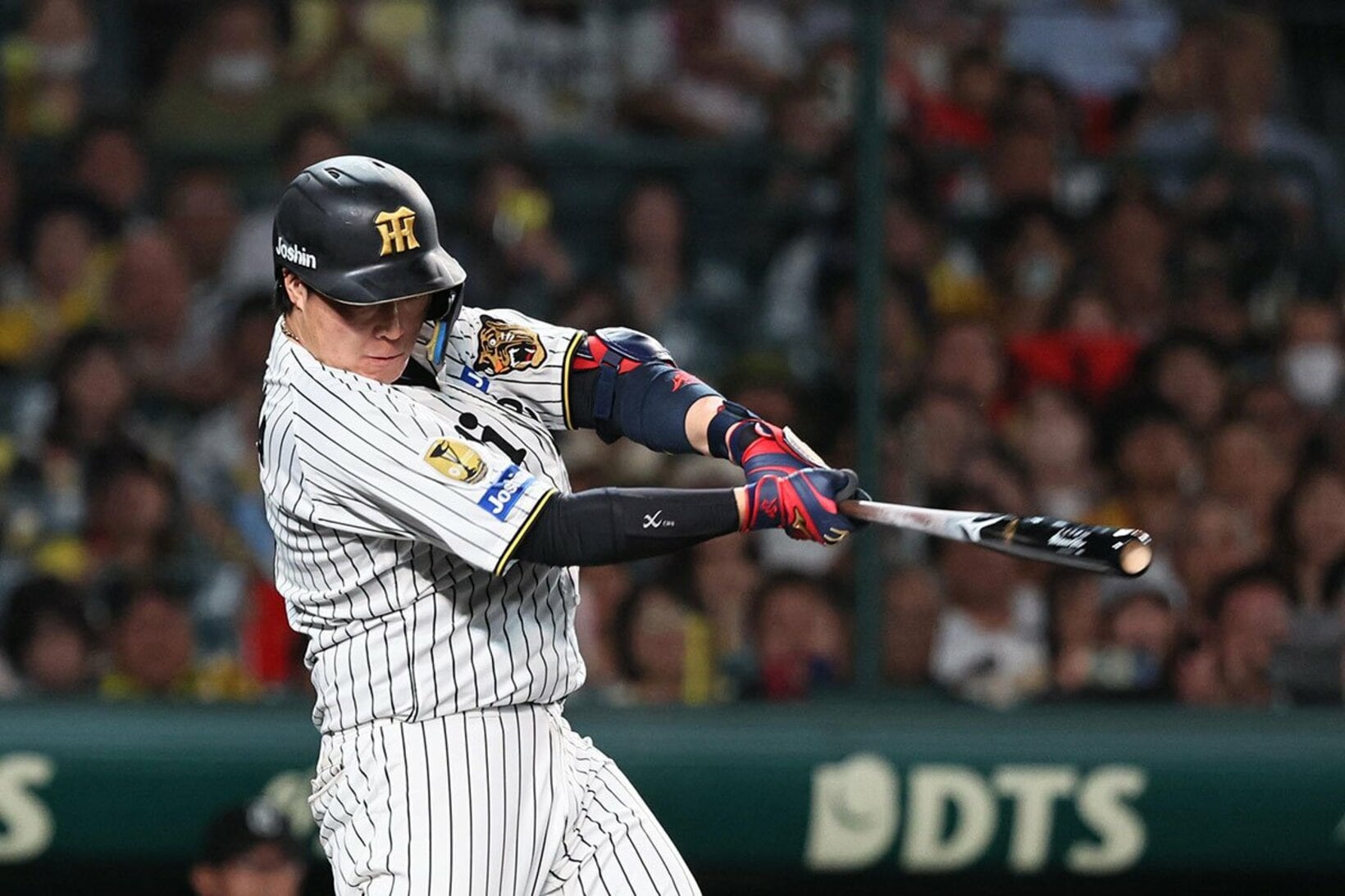 ９回、阪神は大山悠輔の適時打で同点に追いついた