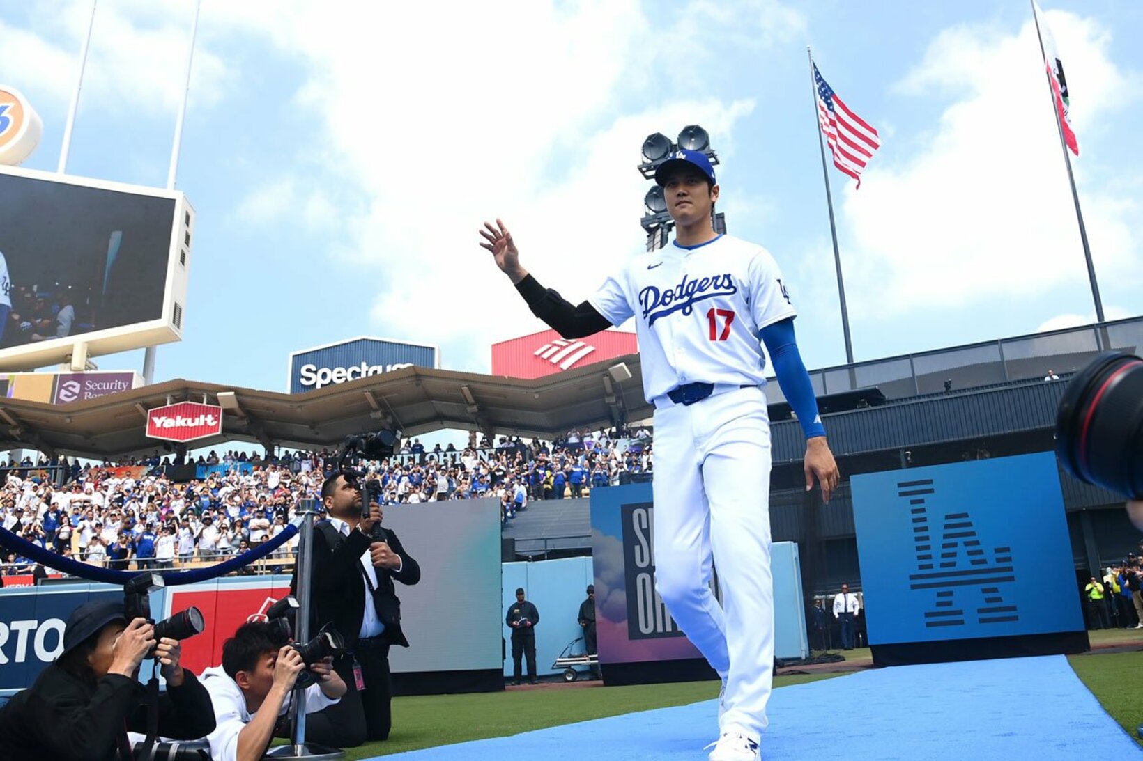 オープニングセレモニーで大歓声に包まれた大谷翔平