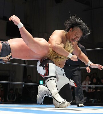 大岩陵平にＧＴＲを決める後藤洋央紀