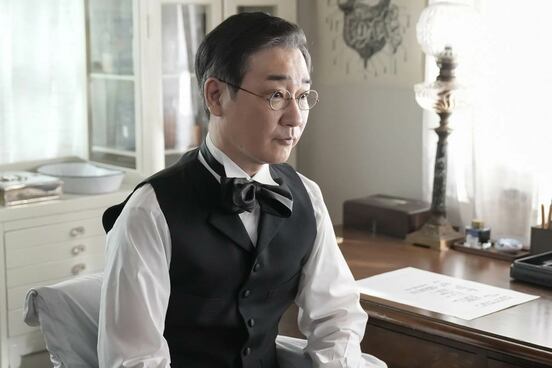 名医・黒田を演じた安井順平（NHK提供）