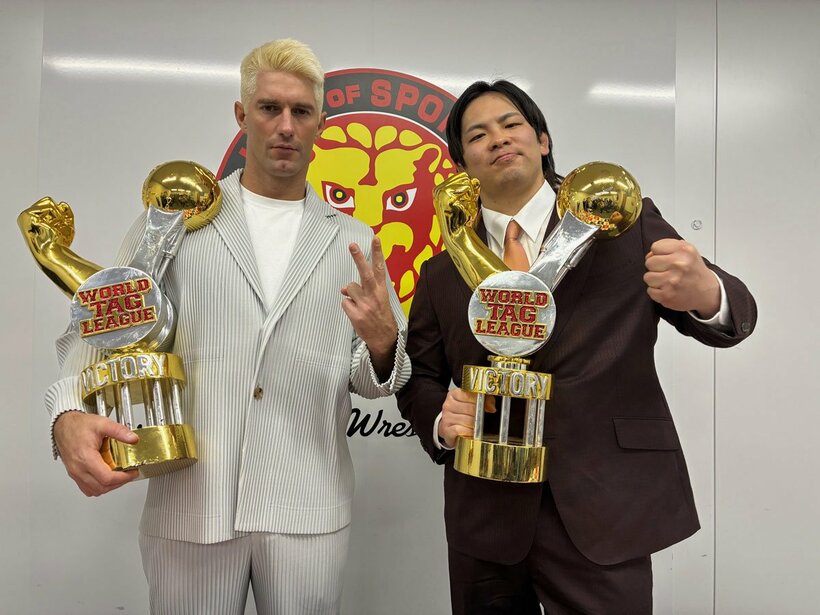 ザック・セイバーＪｒ．（左）と大岩陵平