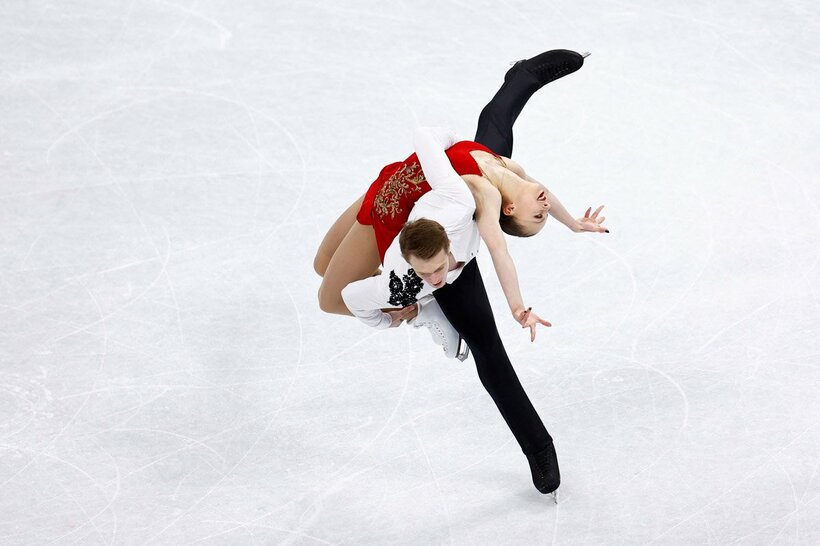 アレクサンドラ・ボイコワ（上）とドミトリー・コズロフスキー（ロイター）