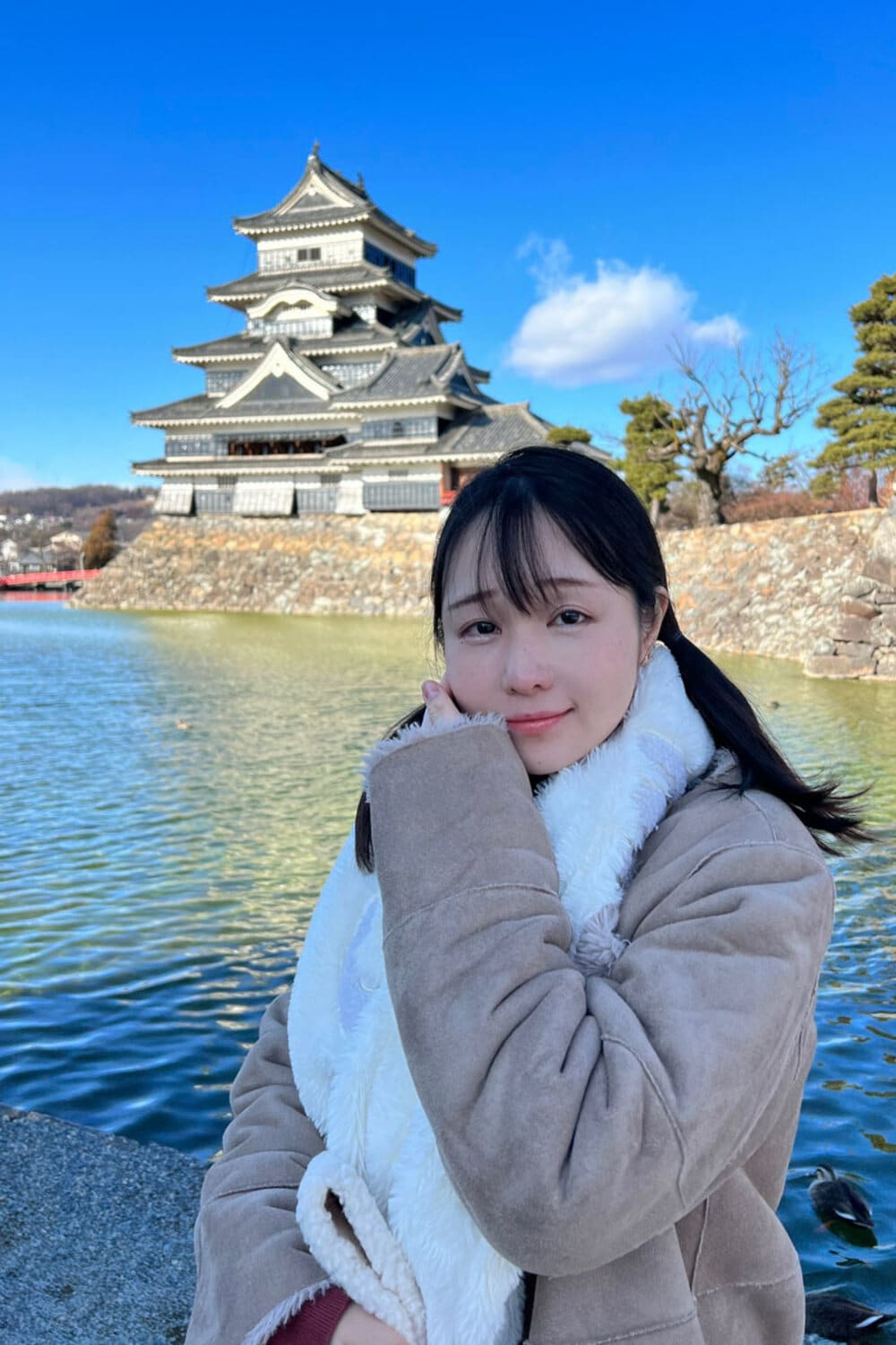 今回は長野・松本に行ってきました（後ろに見えるのは松本城）