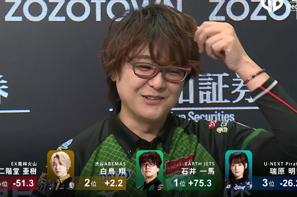 「髪に飾りを…」と石井選手