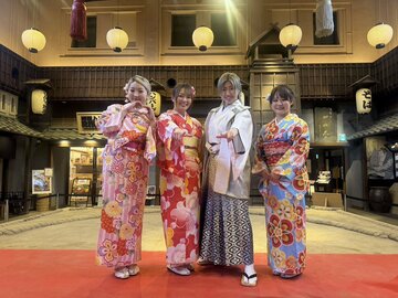 左からChi Chi、Sareee、彩羽匠、叶ミク